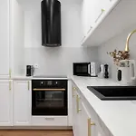 Daire Jasny Z Dwoma Sypialniami By Renters *