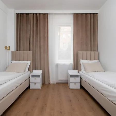 Jasny Z Dwoma Sypialniami By Renters Apartament