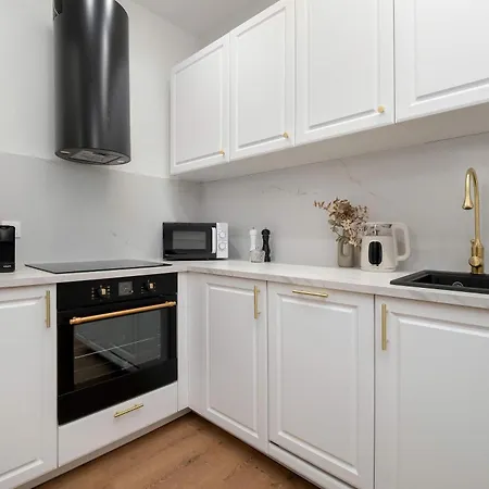 Jasny Z Dwoma Sypialniami By Renters Apartment