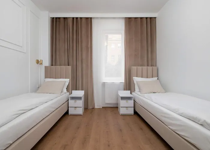 Jasny Z Dwoma Sypialniami By Renters Apartament